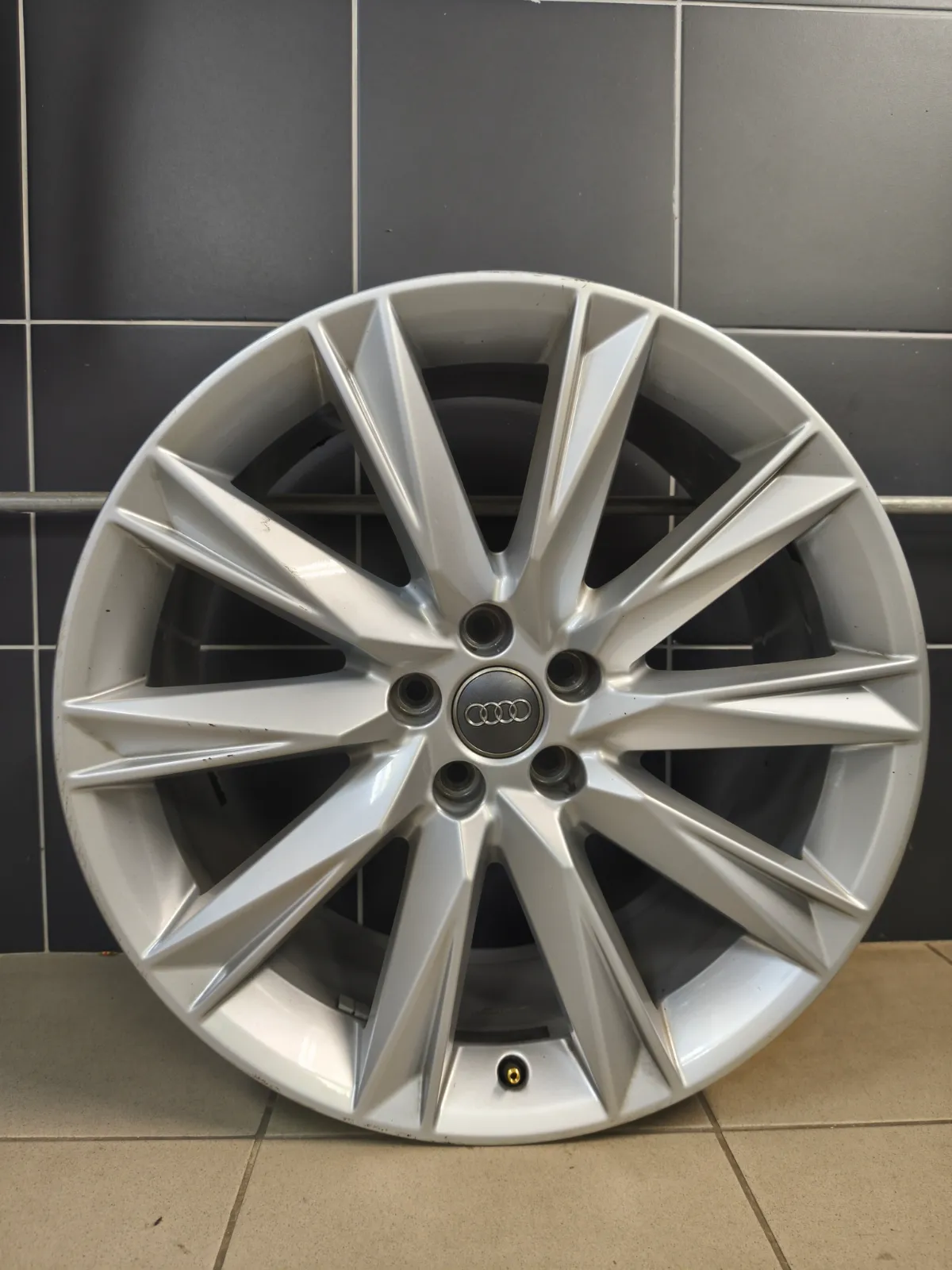 Audi gyári R20
